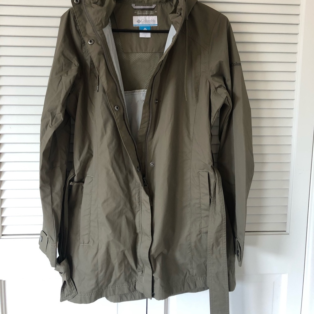 Never worn Columbia rain jacket